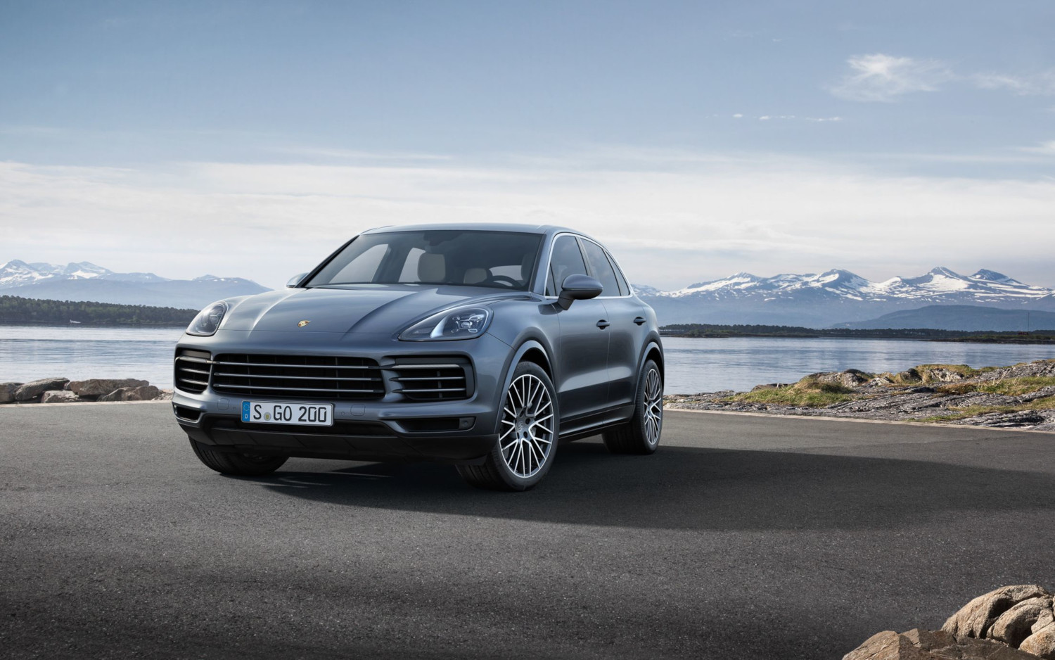 Comparison Porsche Cayenne GTS 2021 vs Porsche Macan GTS 2020